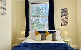 2 Bedroom Flat In Central London
